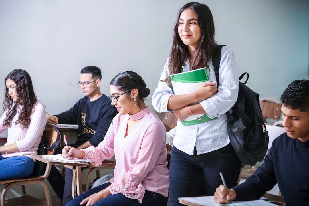 Đội ngũ sáng lập có 10 năm kinh nghiệm tại các trường đại học hàng đầu, các tập đoàn và công ty khởi nghiệp tại Mỹ
