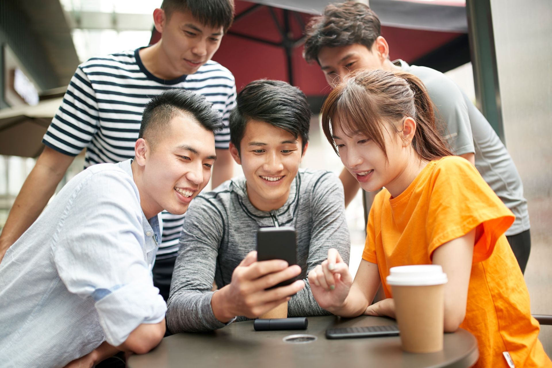 Các doanh nghiệp nhỏ muốn tăng cường nhận diện thương hiệu trong cộng đồng học sinh và phụ huynh